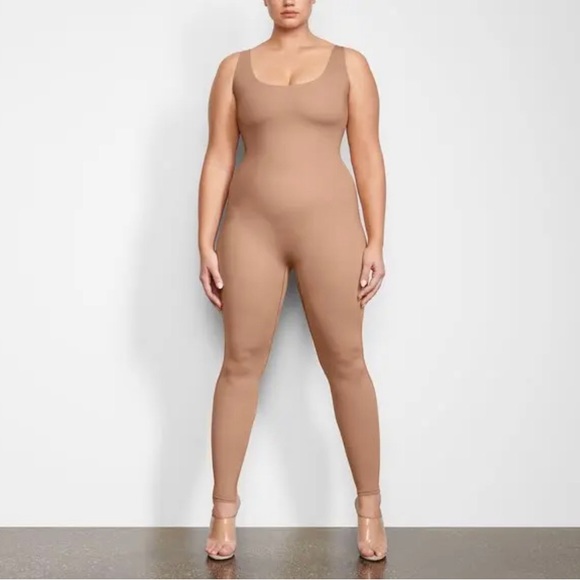 🌻NWOT SKIMS All-In-One Scoop Neck Onesie/Jumpsuit - Picture 3 of 9